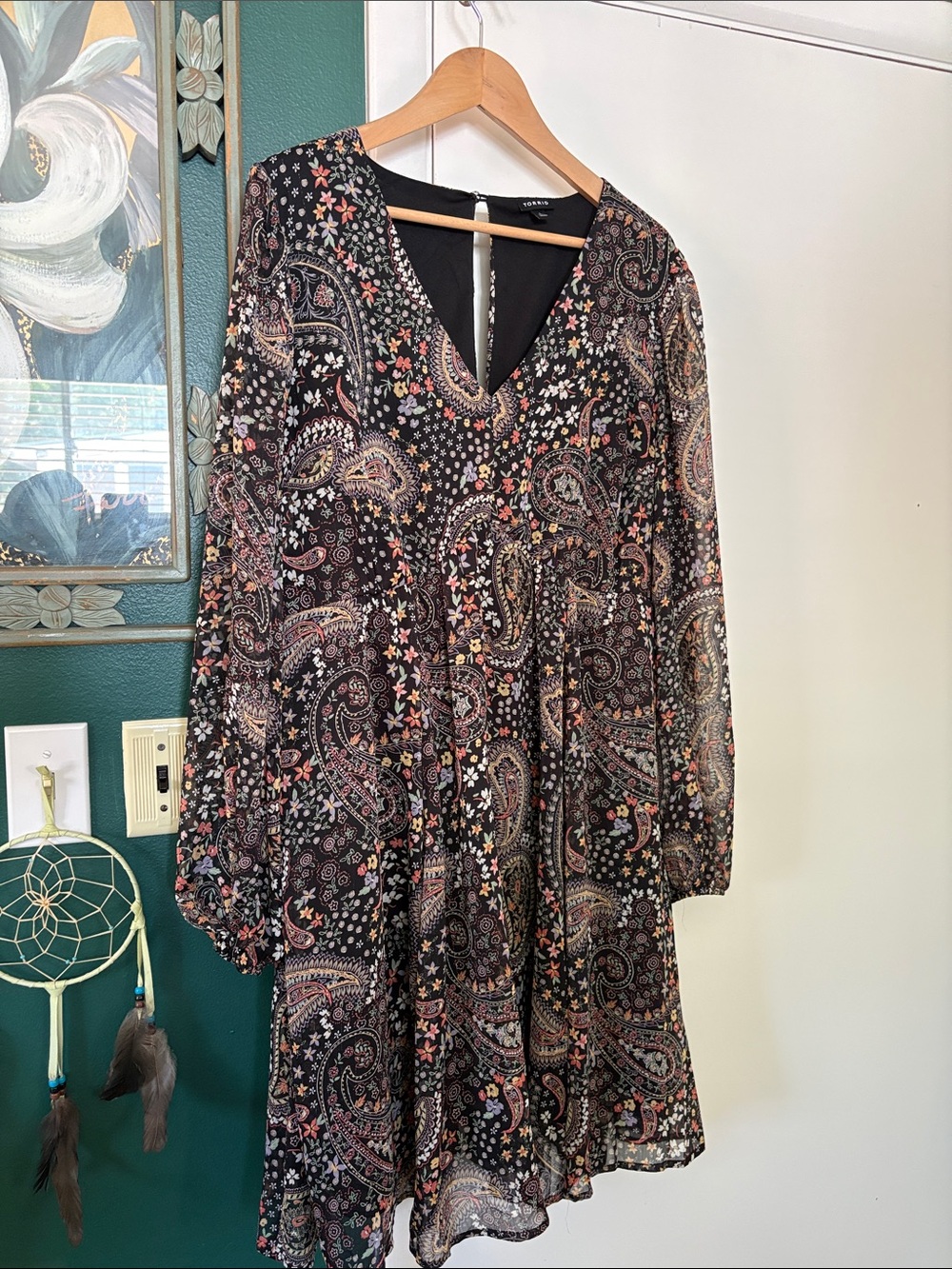 V-Neck Black Paisley Long-Sleeve Dress